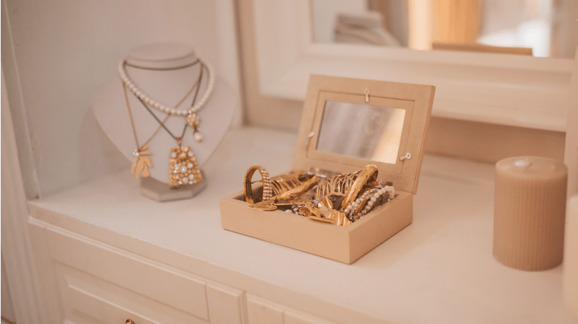 Read more about the article The Dos and Don’ts of Shipping Valuable Jewelry to UAE