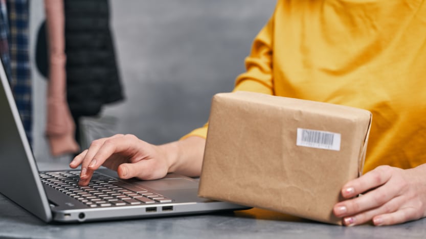 Read more about the article ePacket Shipping: What It Is and How It Works